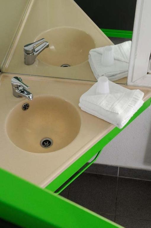 Lemon Hotel - Mery Sur Oise/Cergy Rum bild
